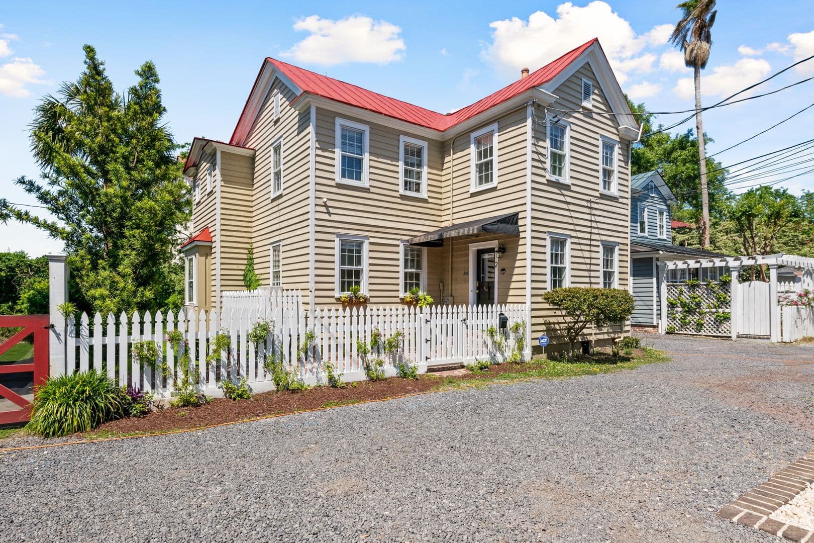 Charleston House: 2 Talon Court