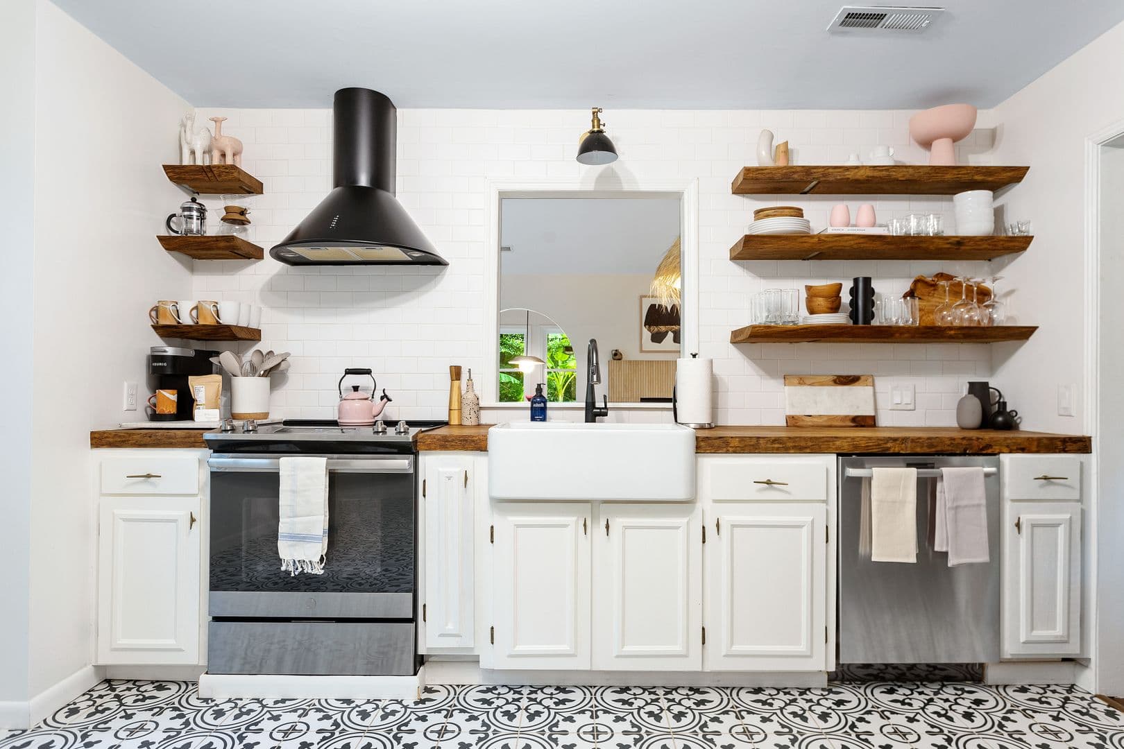 Charleston House: 1492 Kentwood Circle