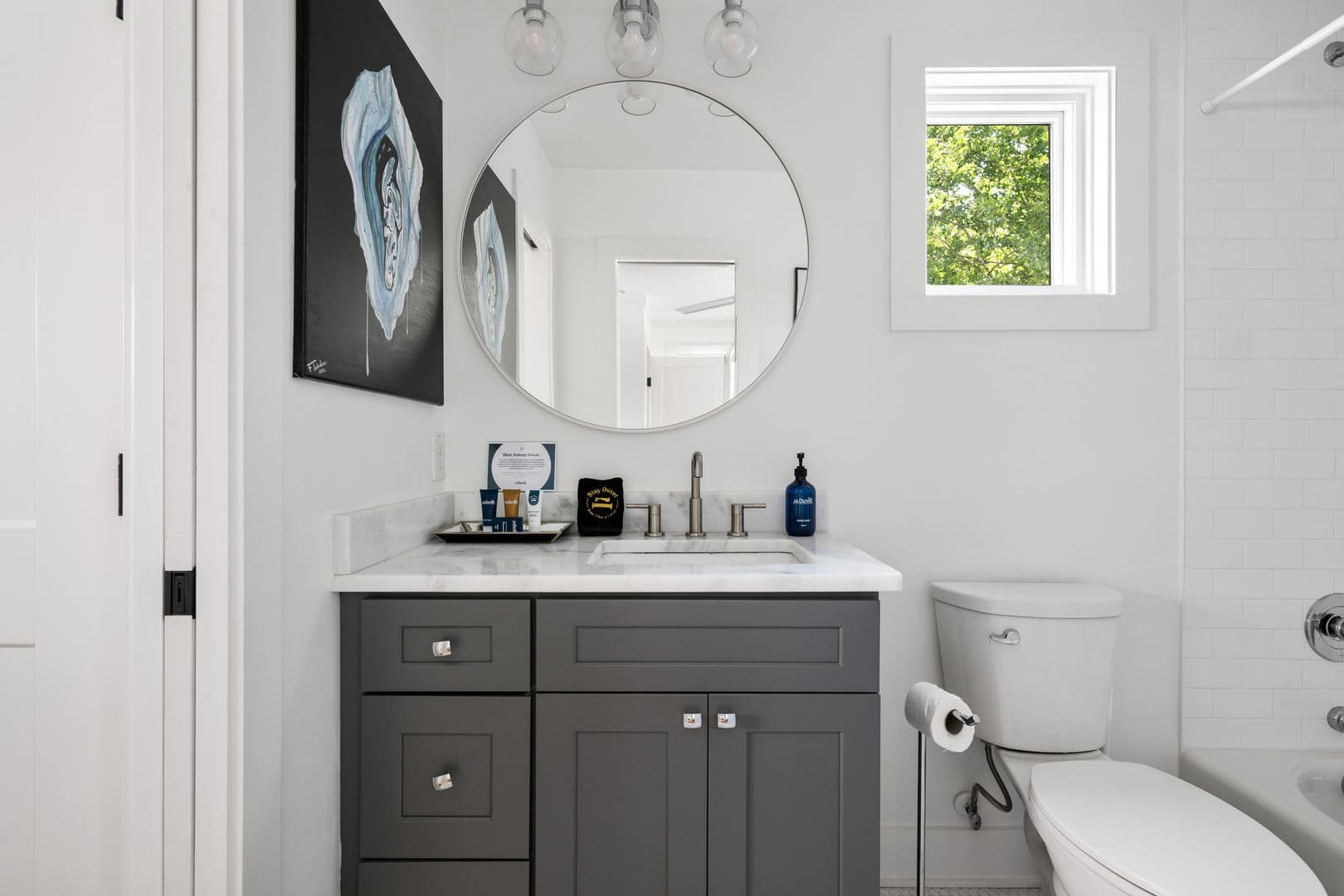 Charleston House: 3 Carrere Court