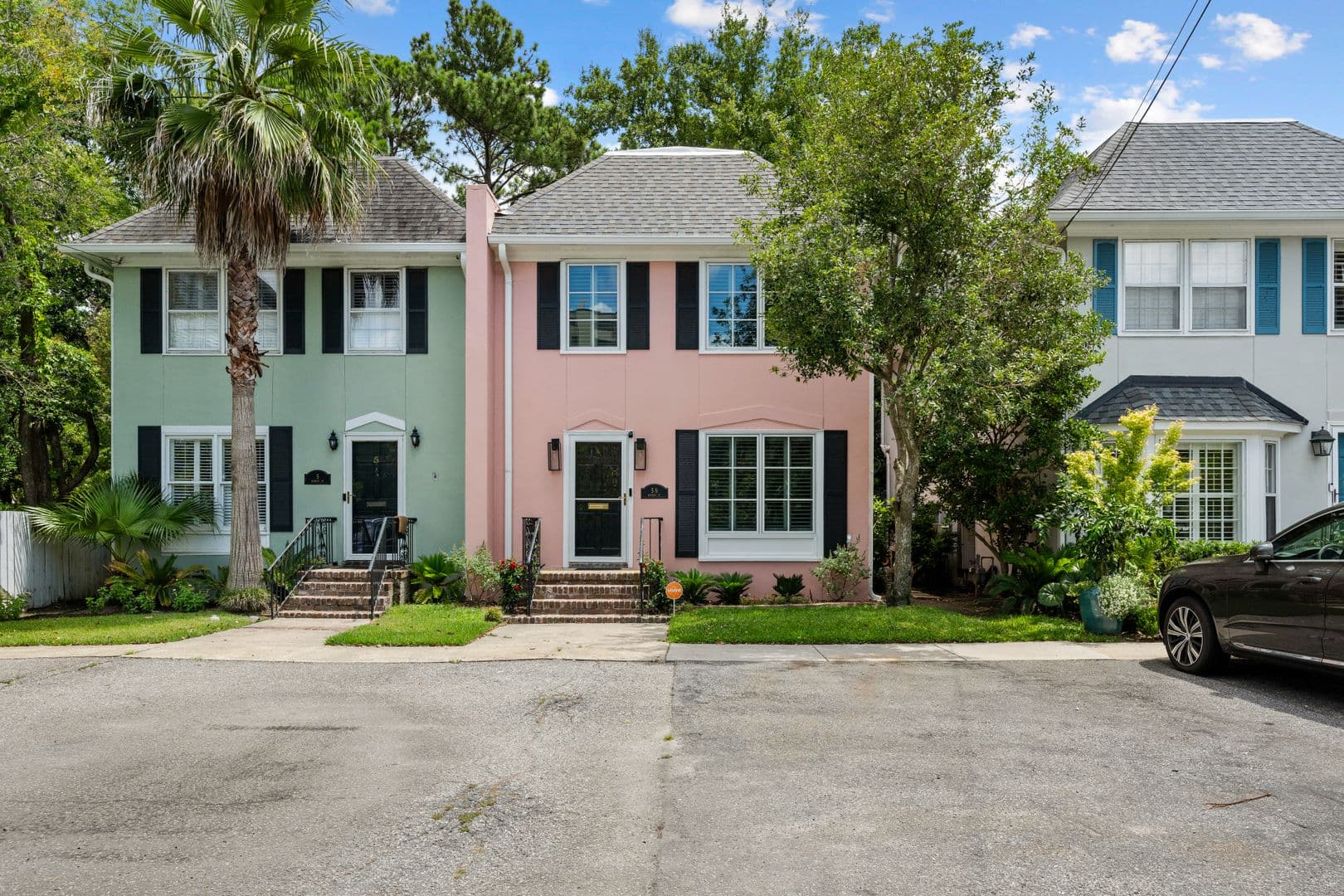 Charleston House: 5 1/2 Bennett Street