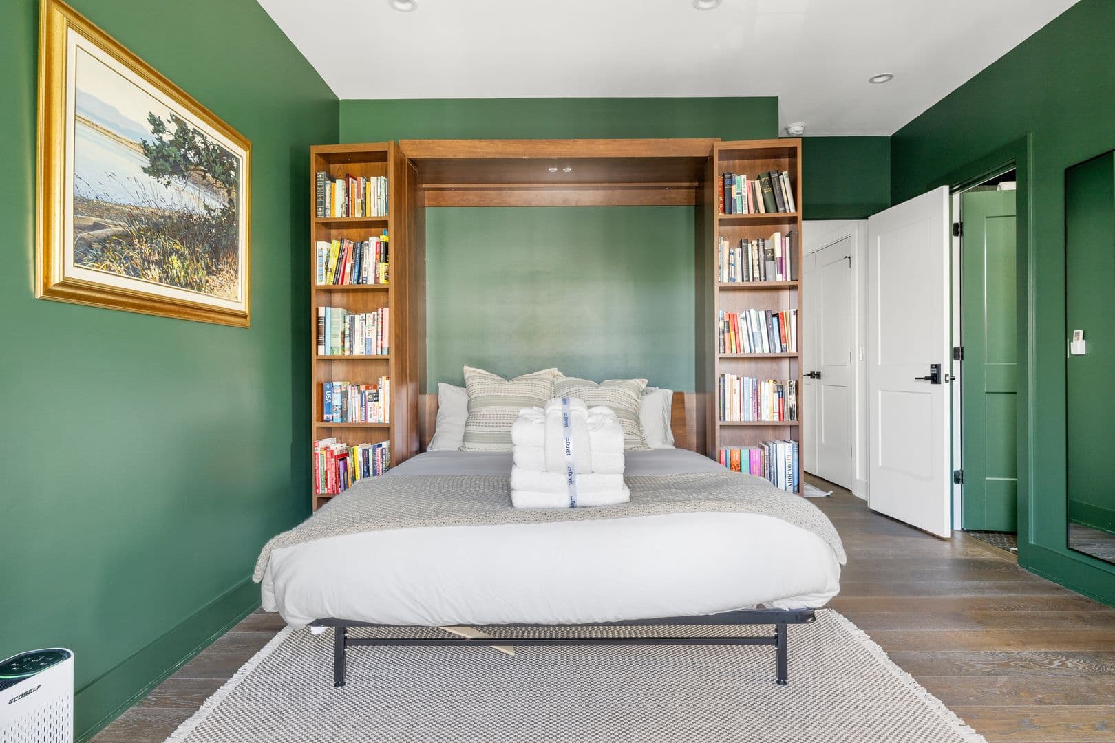 Charleston House: 7 Carrere Court