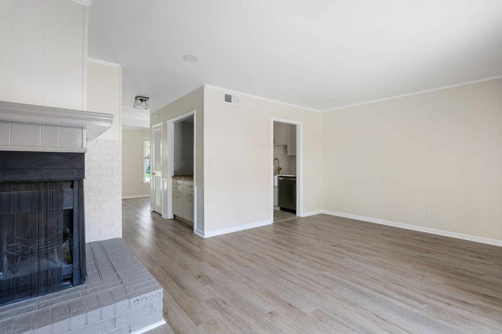 Mount Pleasant House: 664 Swinton Court