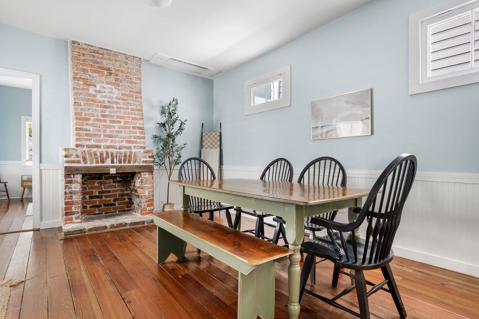 Charleston House: 2 1/2 Larnes Street