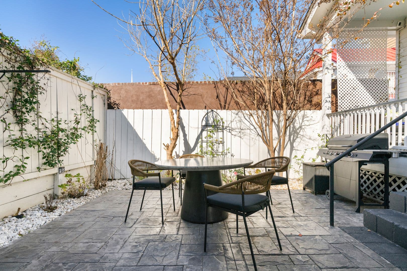 Charleston House: 19 Aiken St.