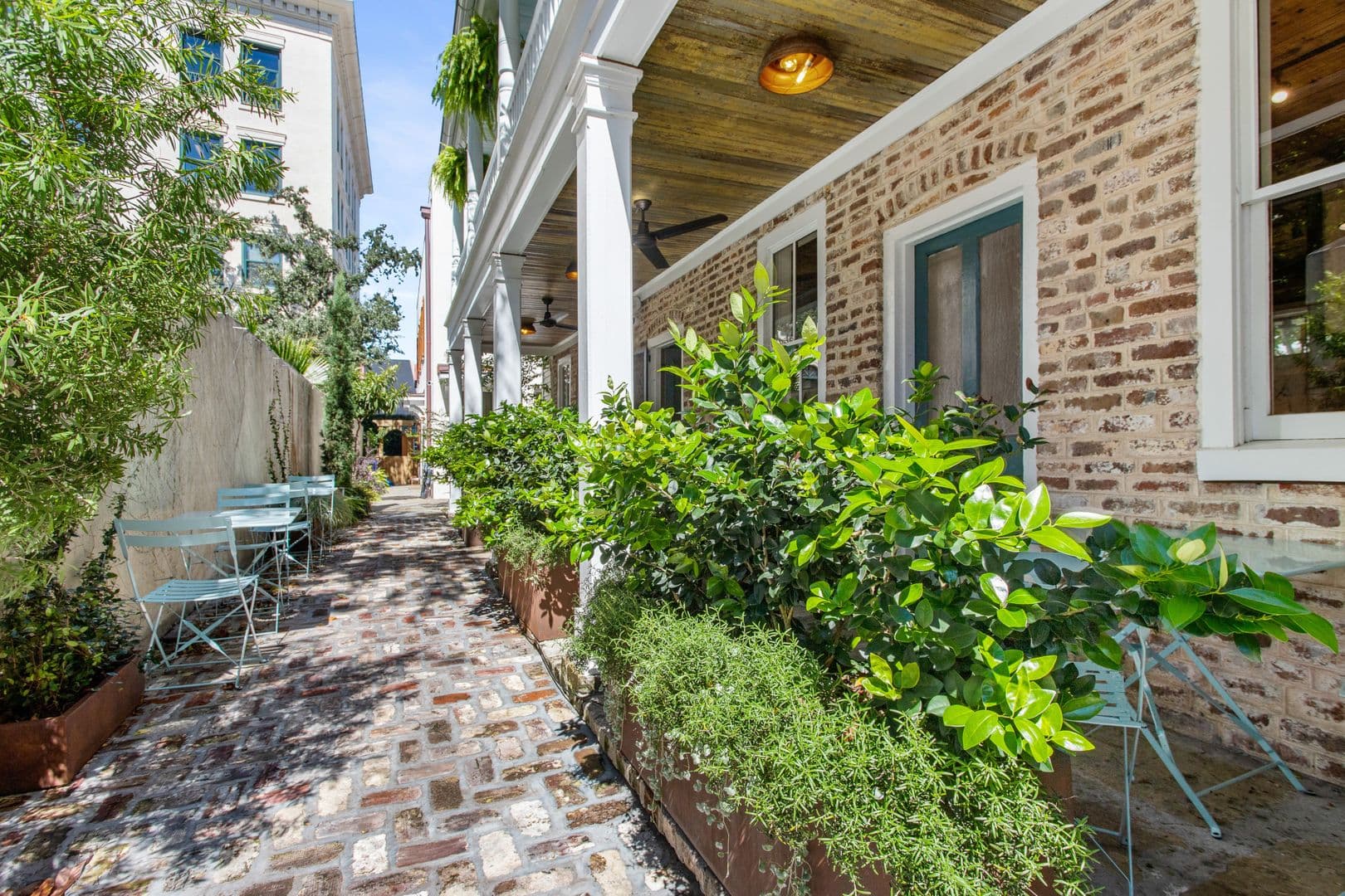 Charleston House: 62 Queen Street