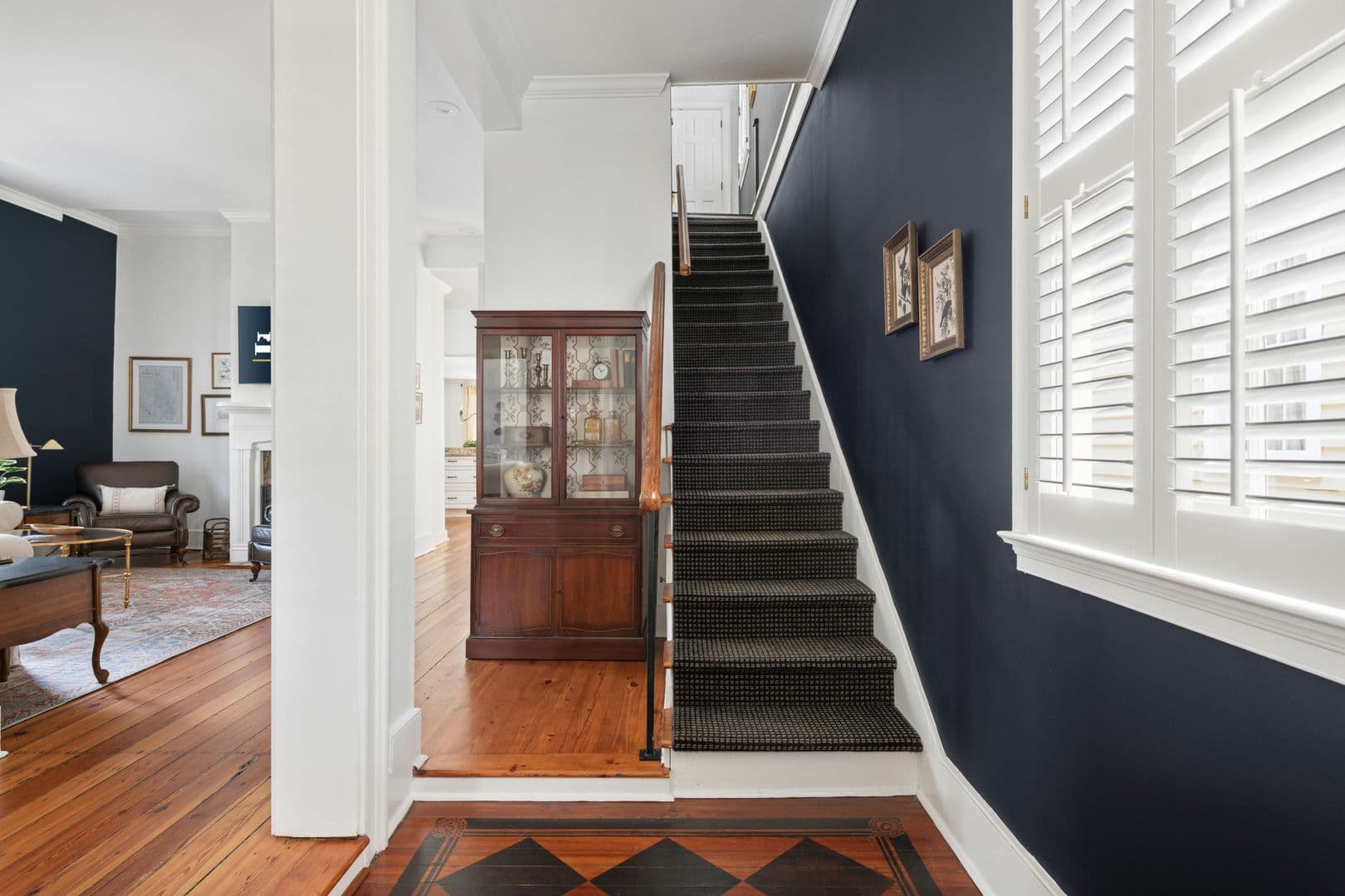 Charleston House: 123 Queen Street