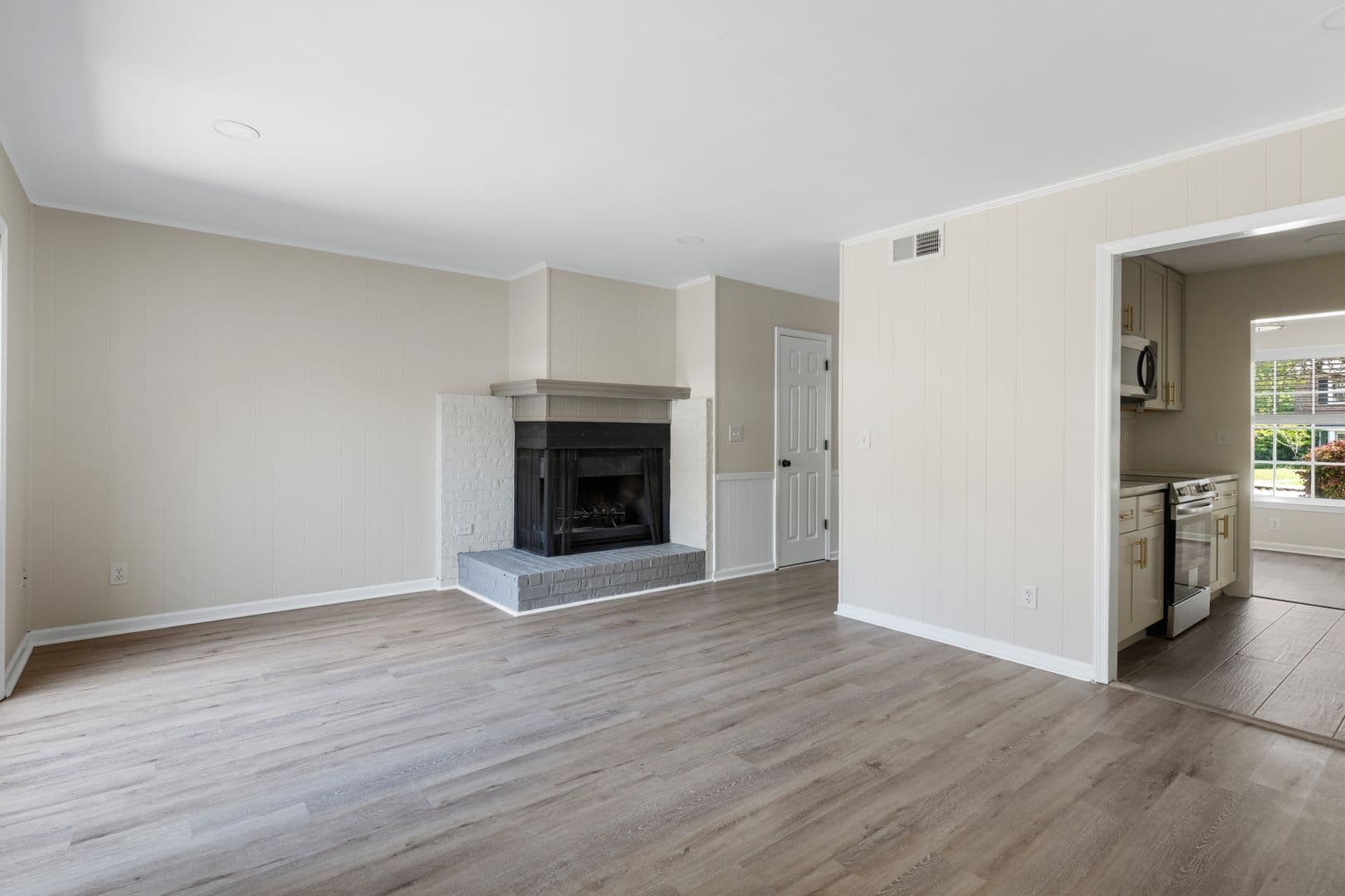 Mount Pleasant House: 664 Swinton Court
