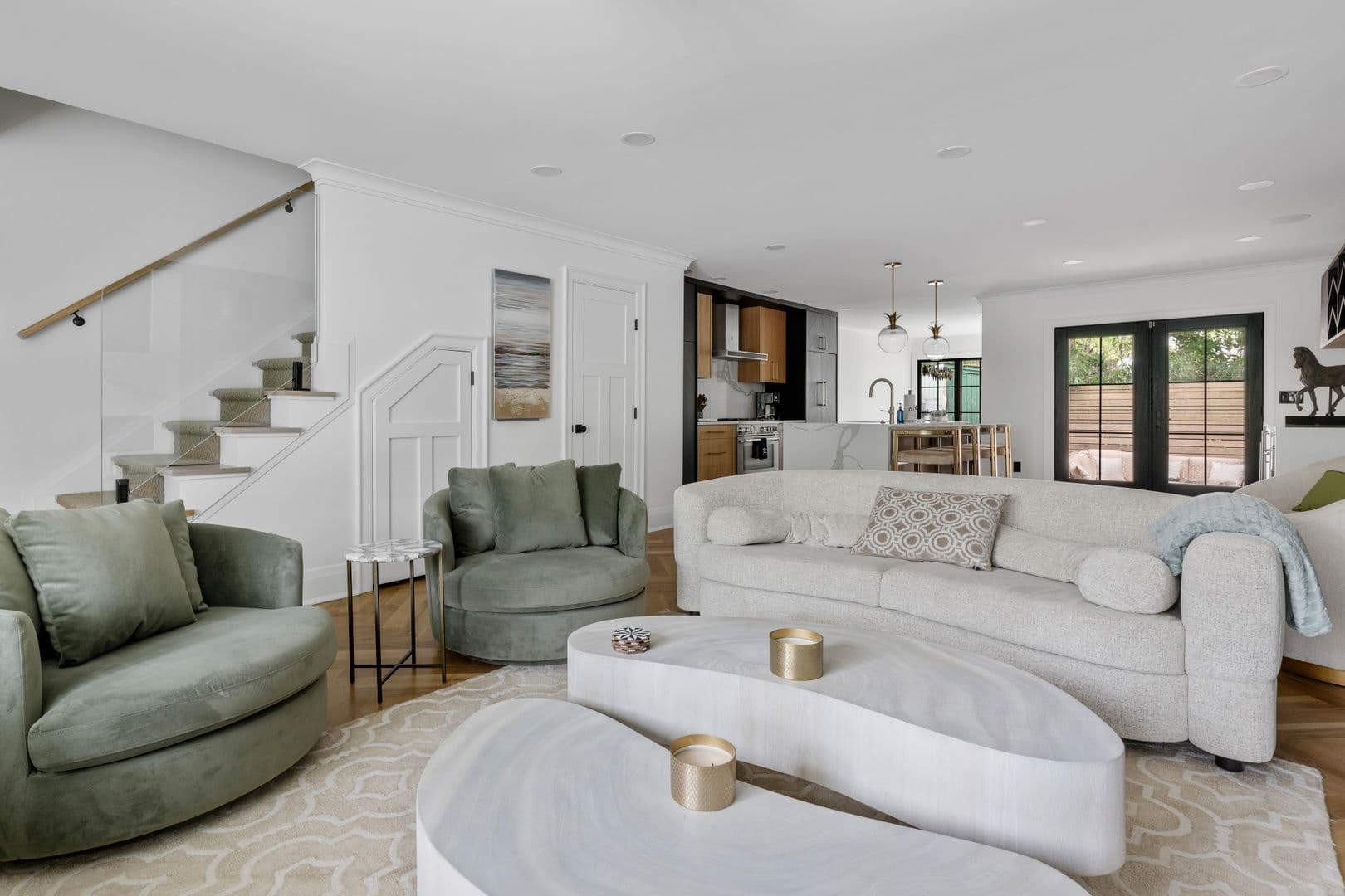 Charleston House: 5 1/2 Bennett Street