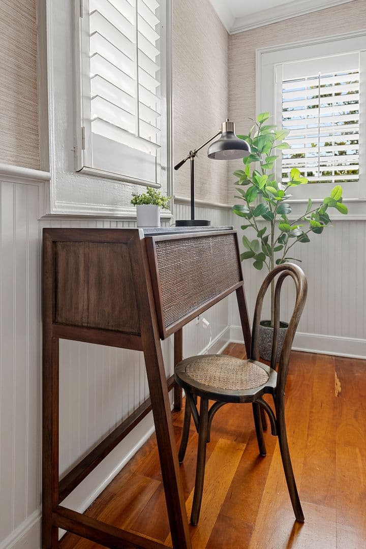 Charleston House: 46 Wentworth Street
