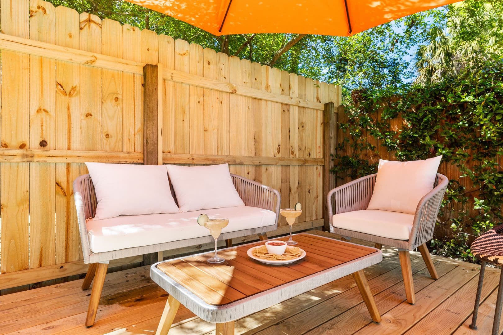 Charleston House: 20 Dunnemann Avenue