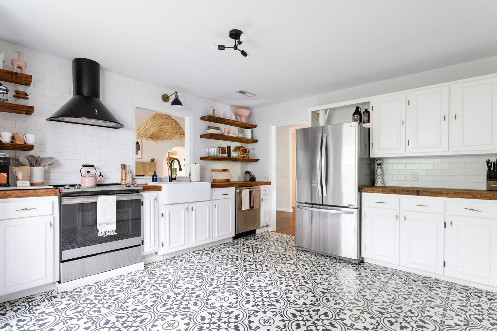 Charleston House: 1492 Kentwood Circle