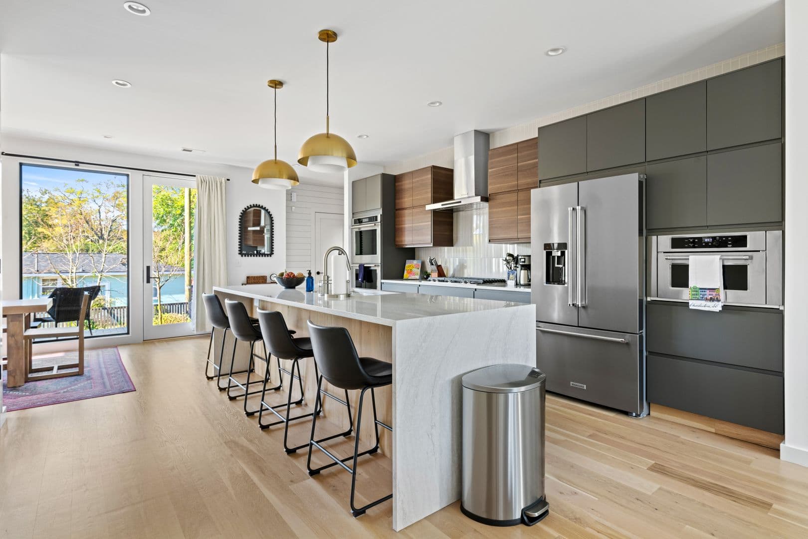 Mount Pleasant House: 208 Linnea Lane