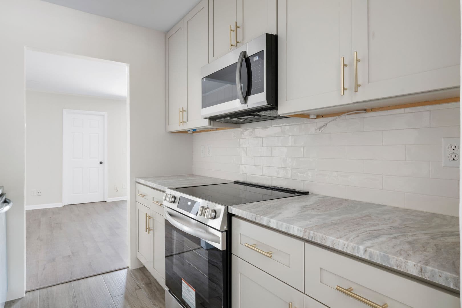 Mount Pleasant House: 664 Swinton Court