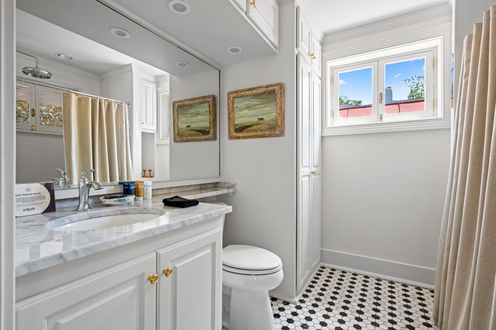 Charleston House: 9 Lamboll Street