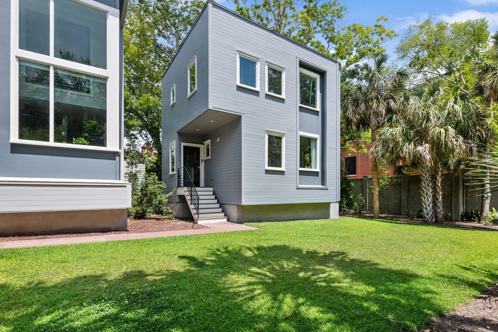 Charleston House: 21 Charlotte Street