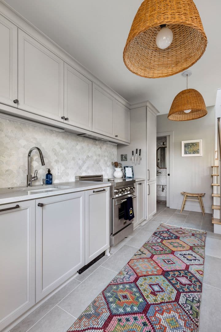 Charleston House: 36 10th Avenue