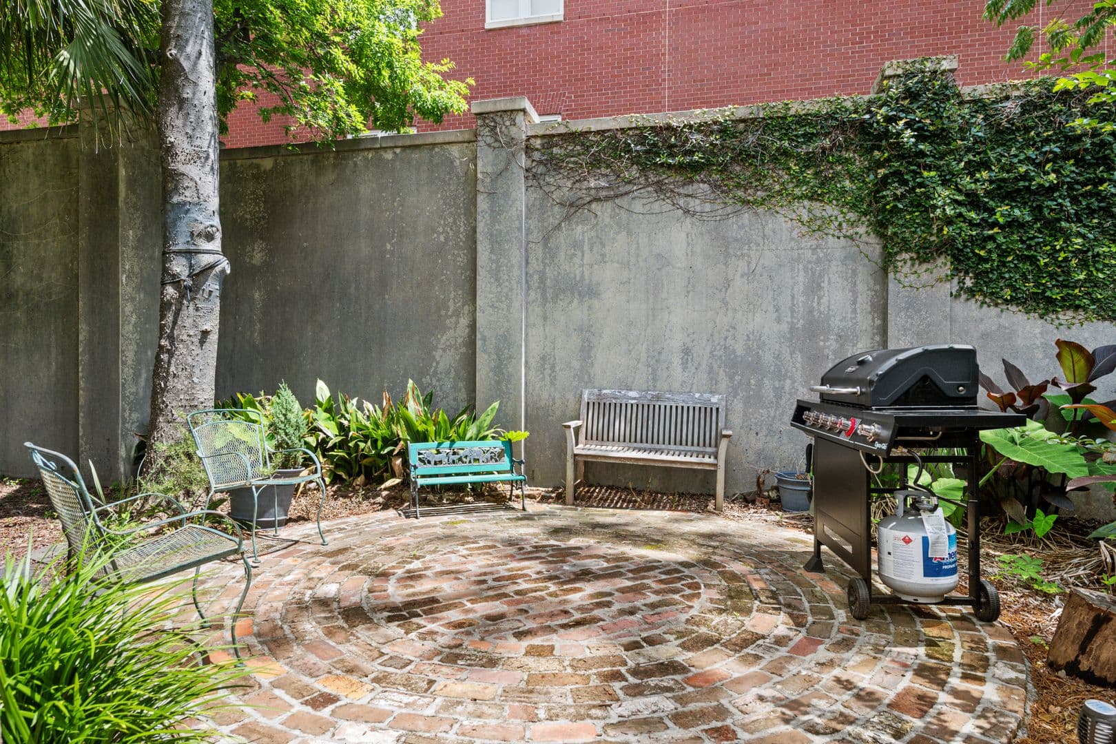 Charleston House: 21 Charlotte Street