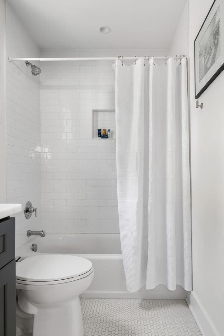 Charleston House: 3 Carrere Court