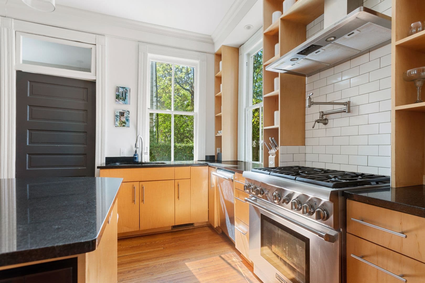 Charleston House: 80 Vanderhorst Street