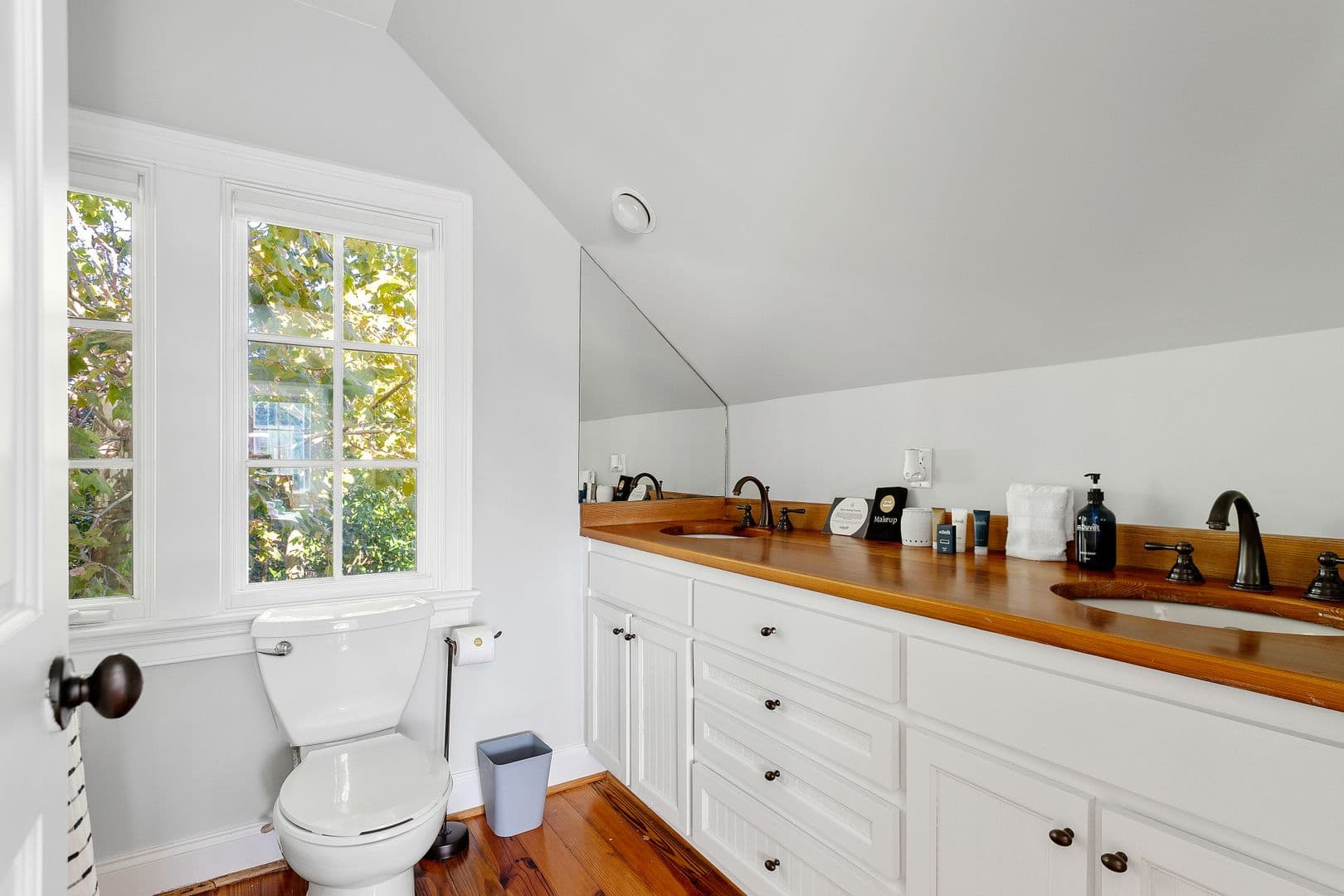 Charleston House: 9 Bogard Street