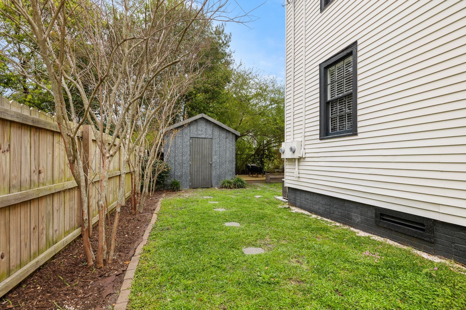 Charleston House: 20 Dunnemann Avenue
