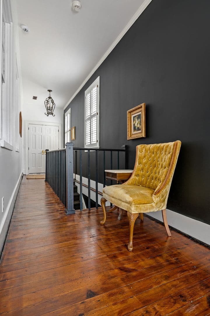Charleston House: 123 Queen Street
