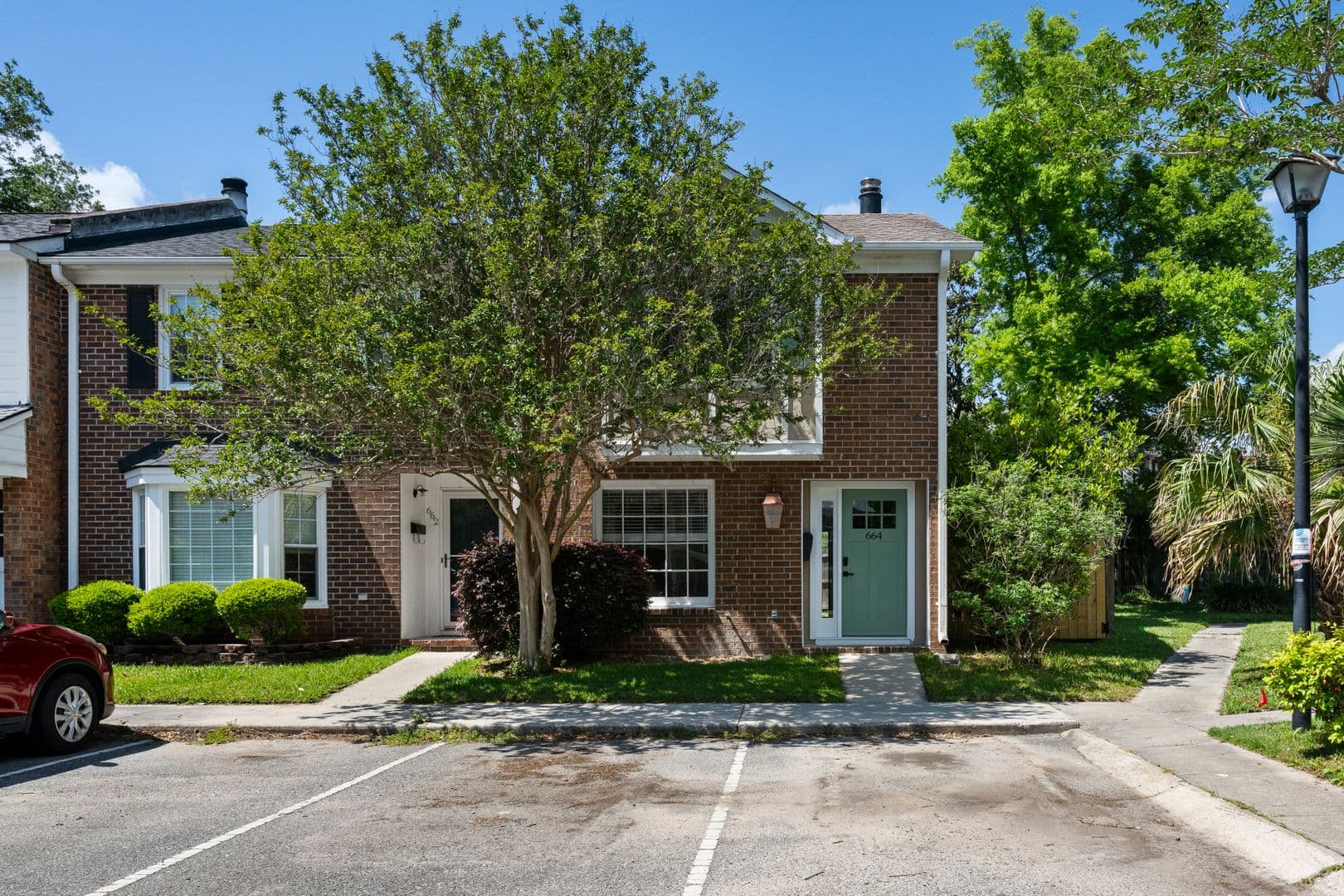 Mount Pleasant House: 664 Swinton Court