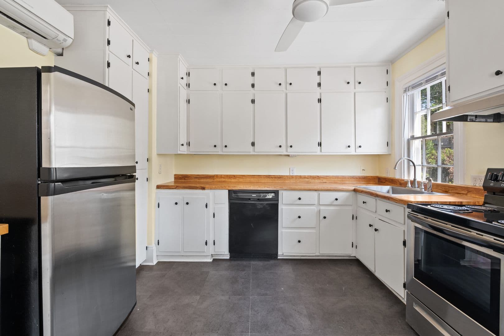 Charleston House: 2 Talon Court