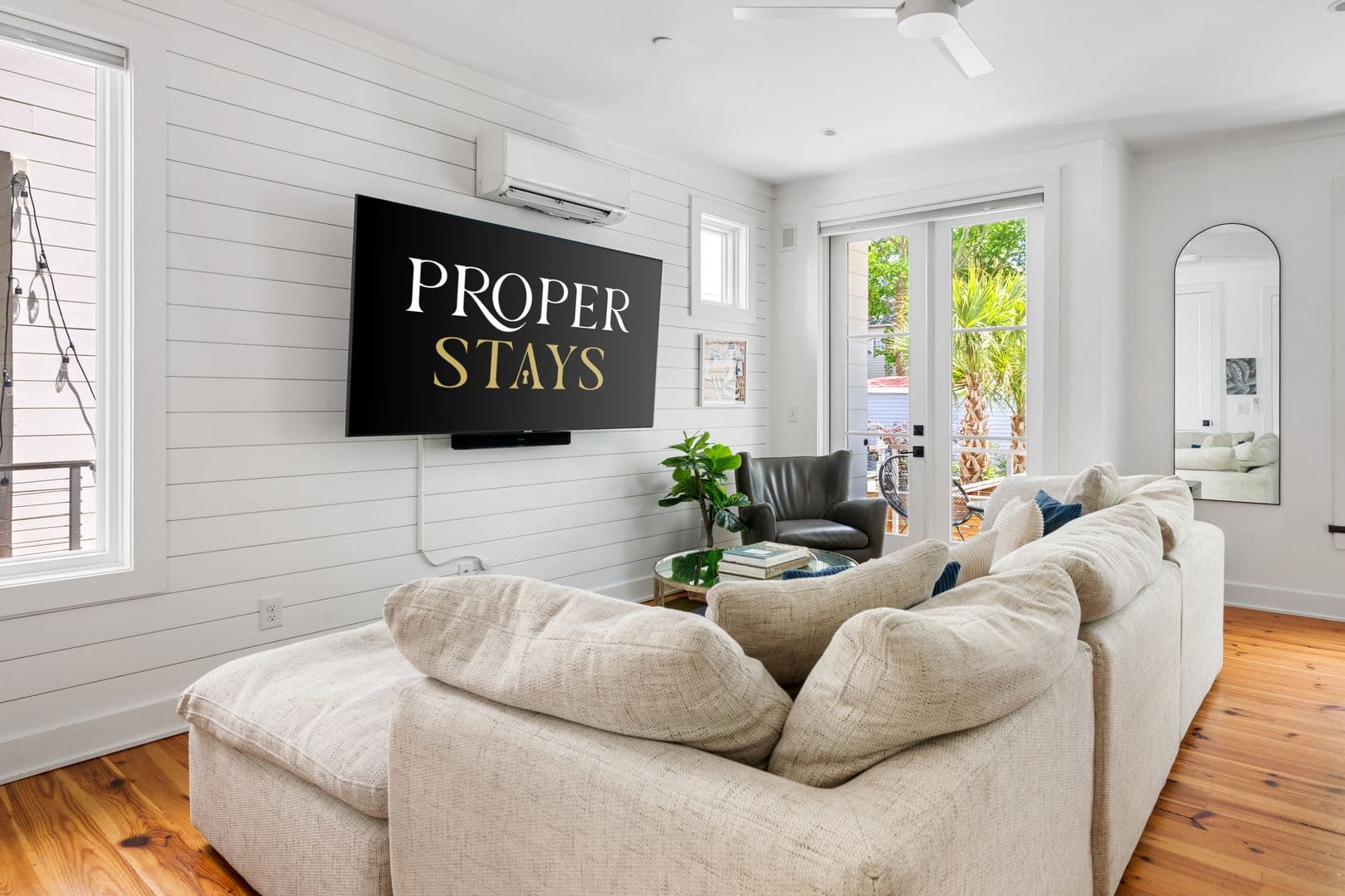 Charleston House: 3 Carrere Court