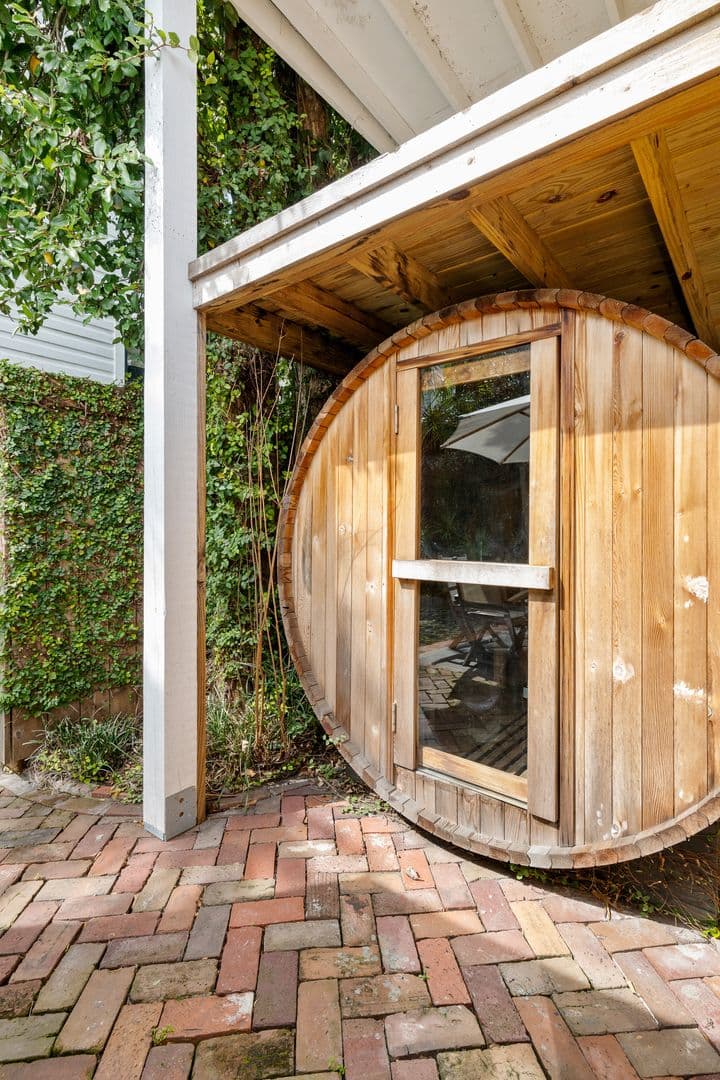 Charleston House: 70 Ashe Street