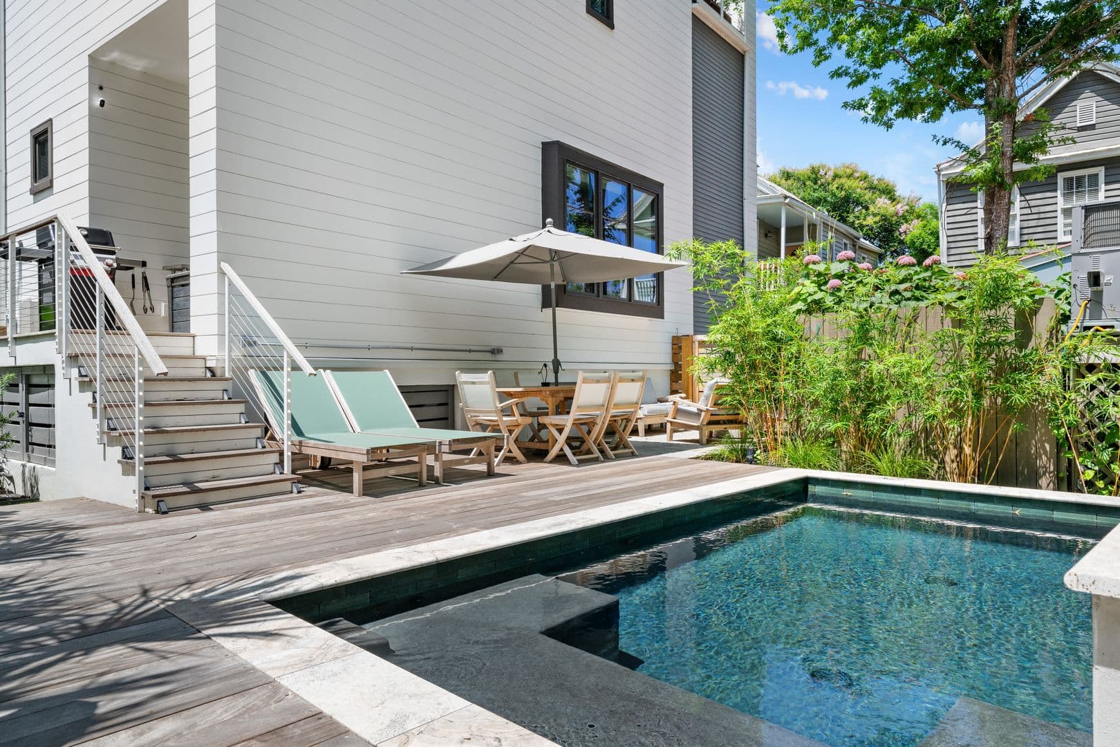Charleston House: 7 Carrere Court