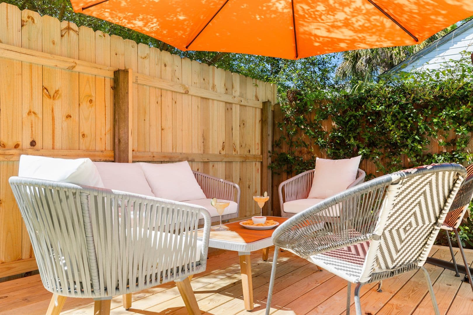 Charleston House: 20 Dunnemann Avenue
