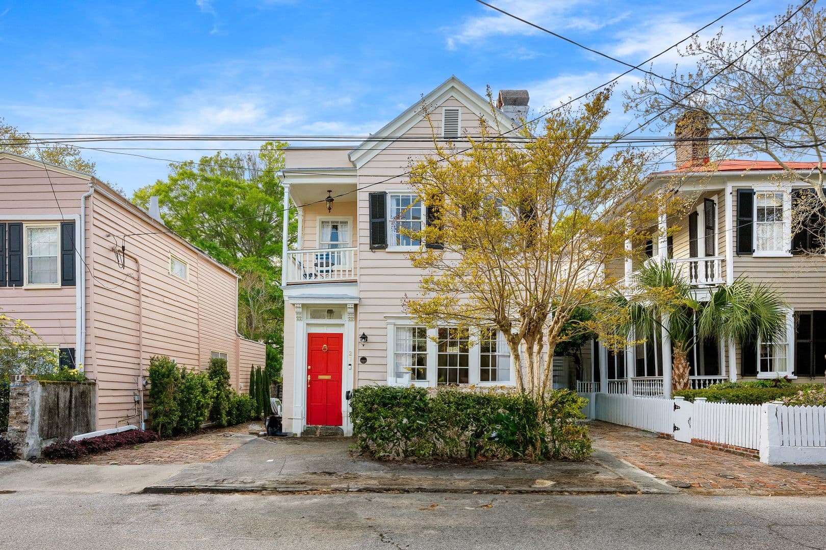 Charleston House: 21 Savage Street
