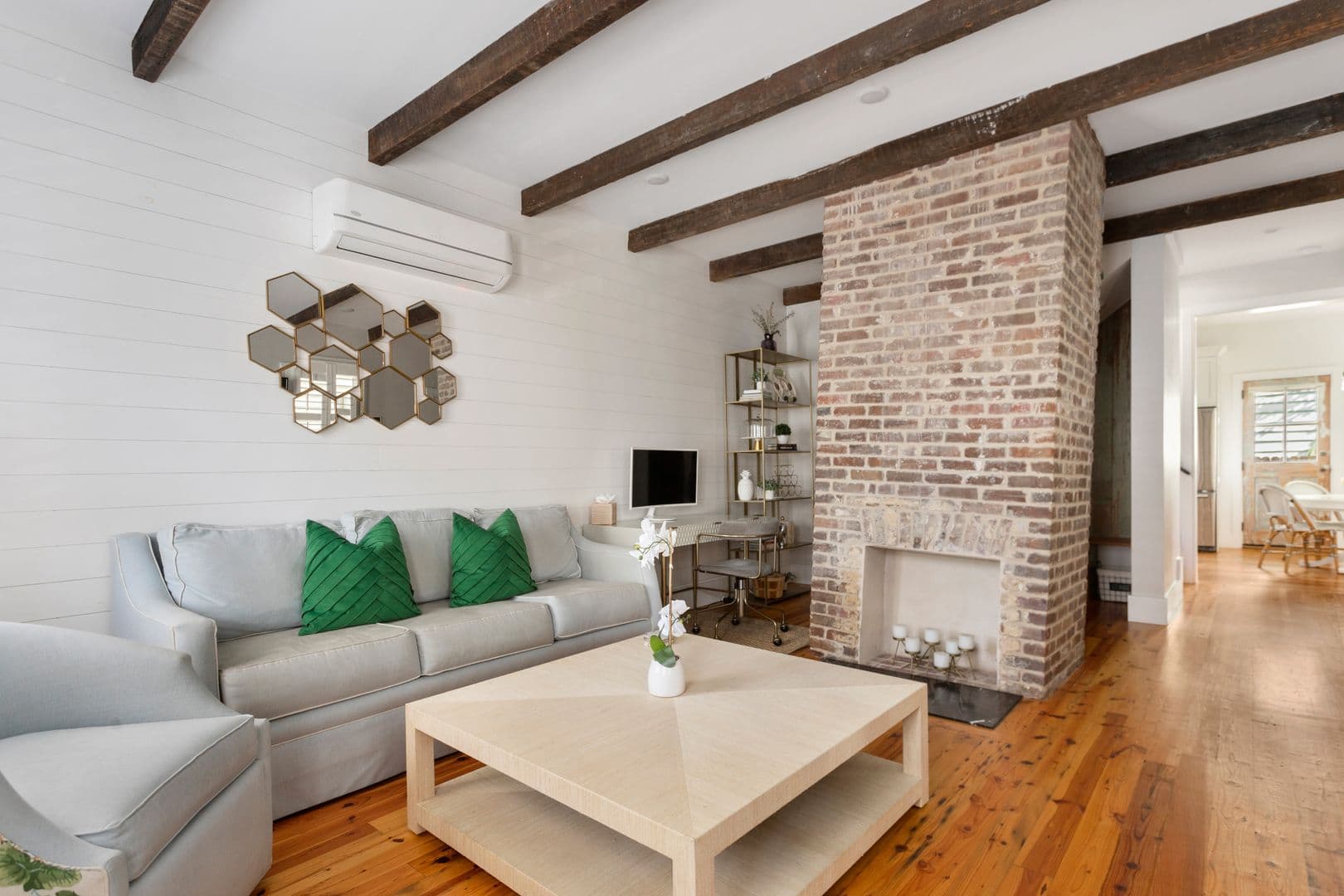 Charleston House: 10 Sires street