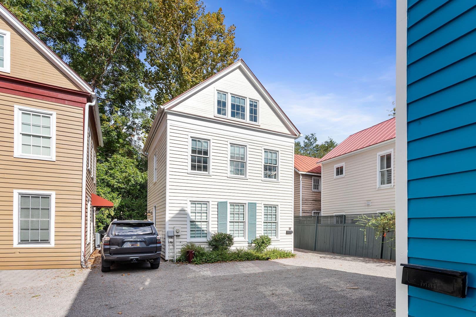 Charleston House: 9 Bogard Street