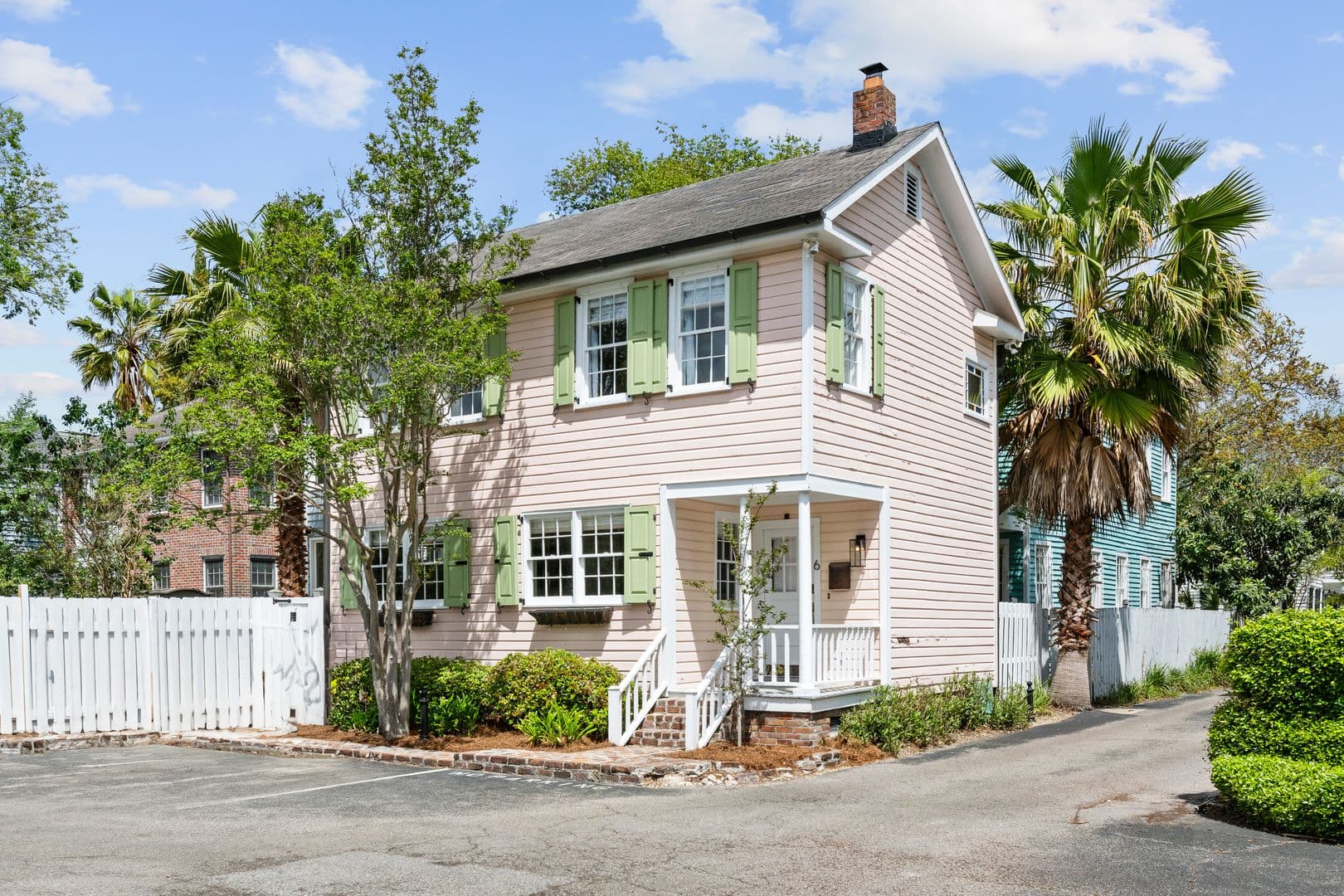 Charleston House: 6 Smith Place