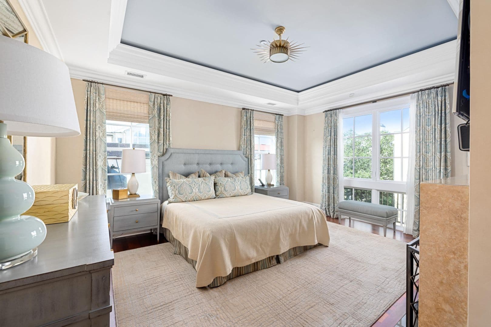 Charleston House: 5 Middle Atlantic Wharf
