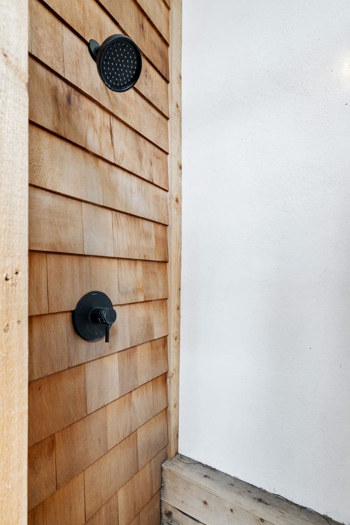 Charleston House: 70 Ashe Street