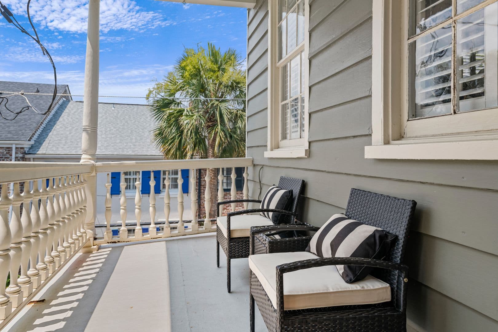 Charleston House: 123 Queen Street