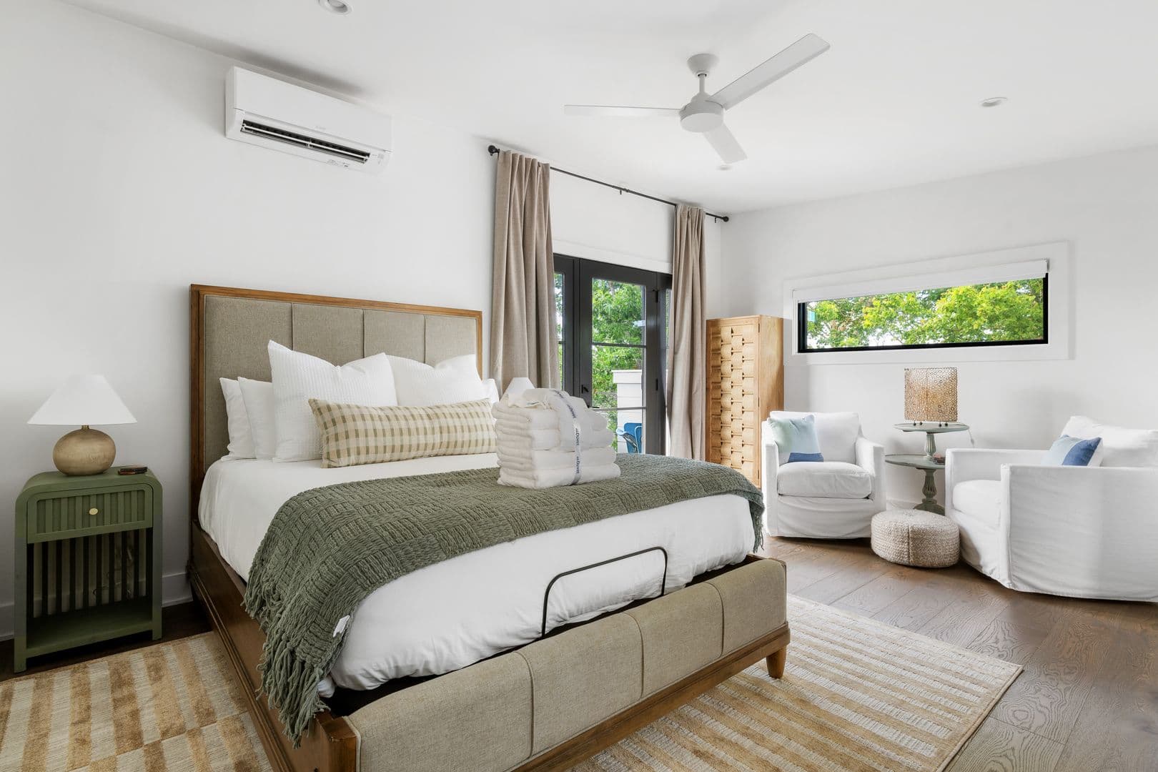 Charleston House: 7 Carrere Court