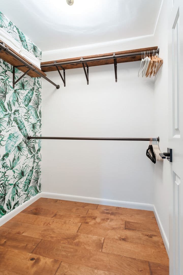 Charleston House: 1492 Kentwood Circle