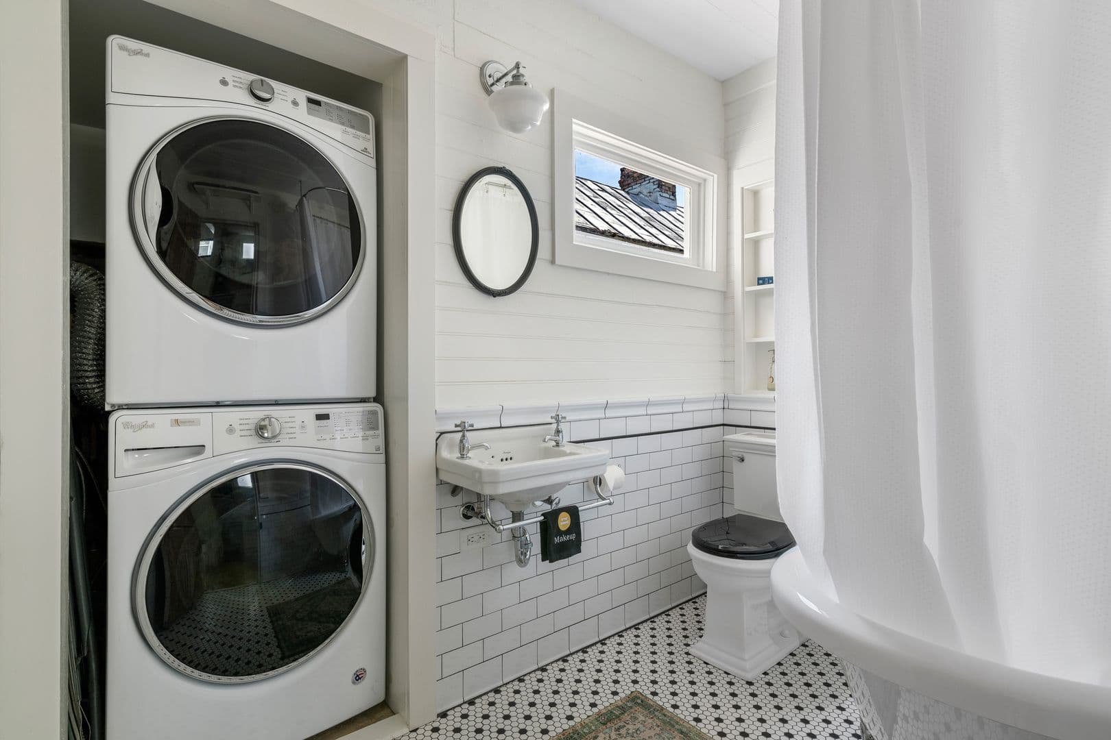 Charleston House: 2 1/2 Larnes Street