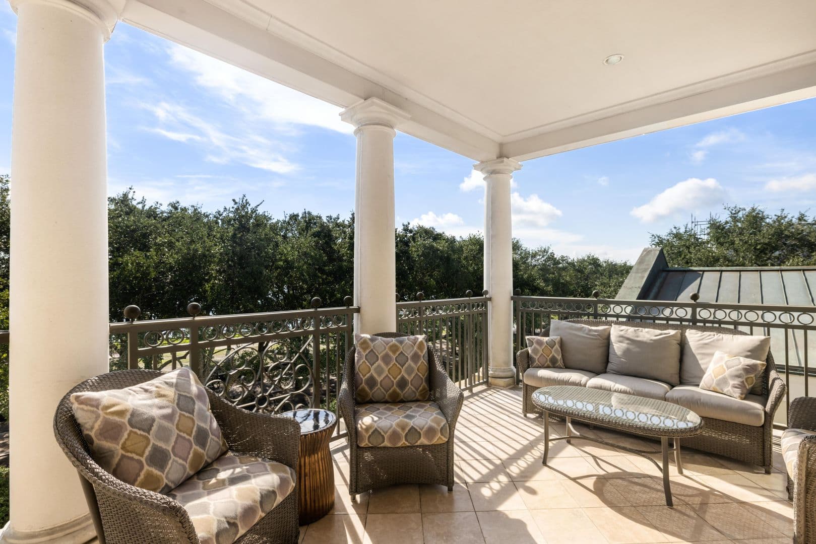 Charleston House: 5 Middle Atlantic Wharf