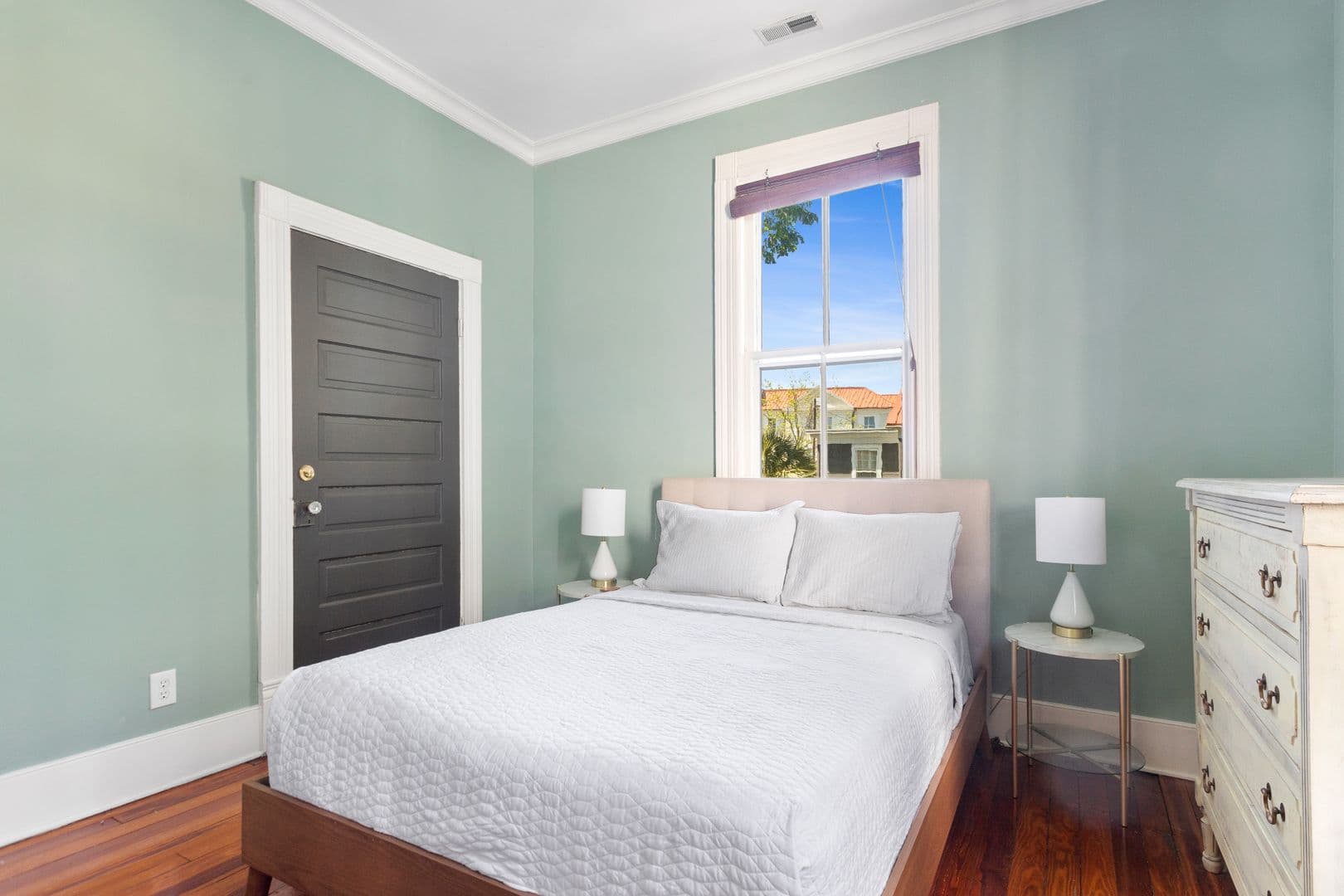 Charleston House: 80 Vanderhorst Street