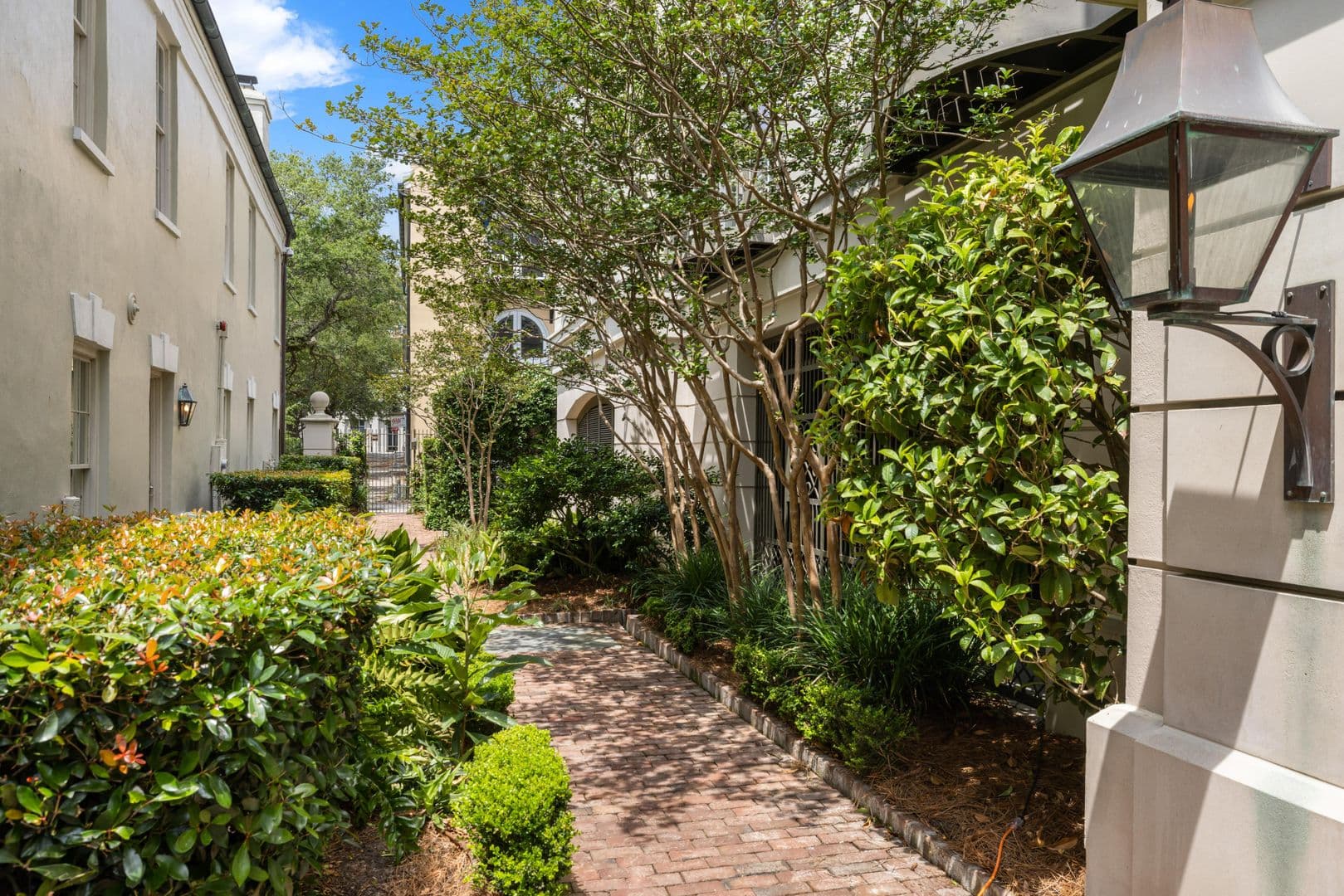 Charleston House: 5 Middle Atlantic Wharf