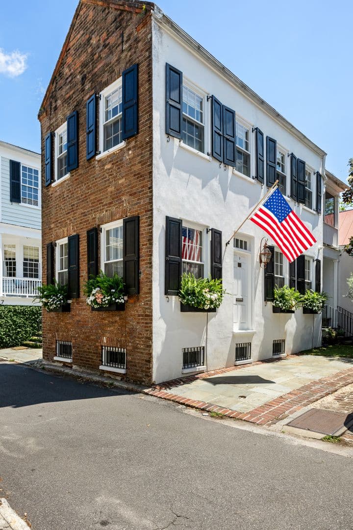 Charleston House: 9 Lamboll Street