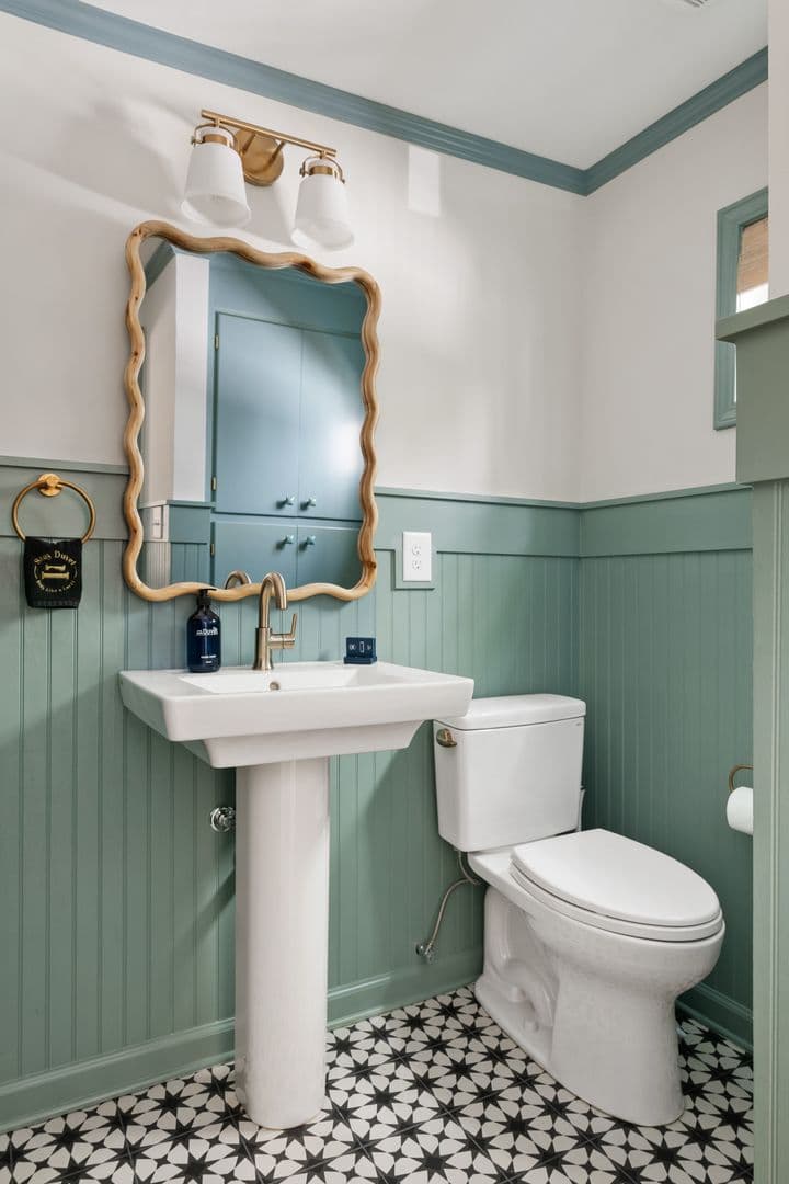 Charleston House: 6 Smith Place