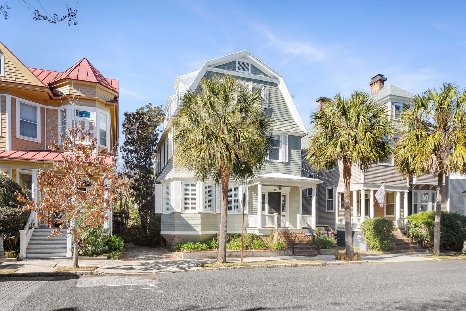 Charleston House: 5 Colonial Street