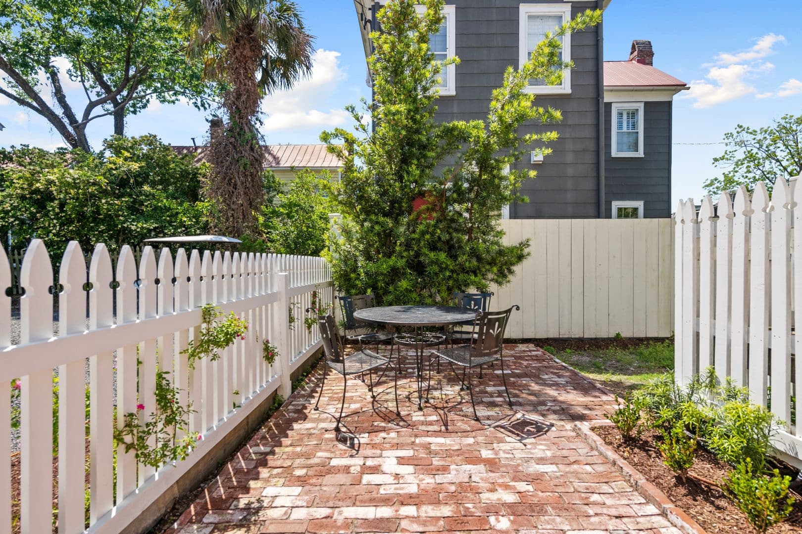 Charleston House: 2 Talon Court