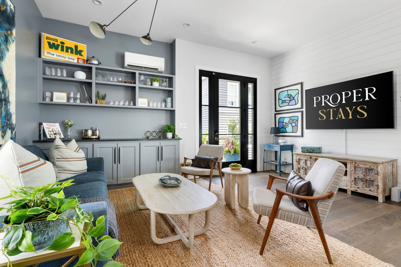Charleston House: 7 Carrere Court